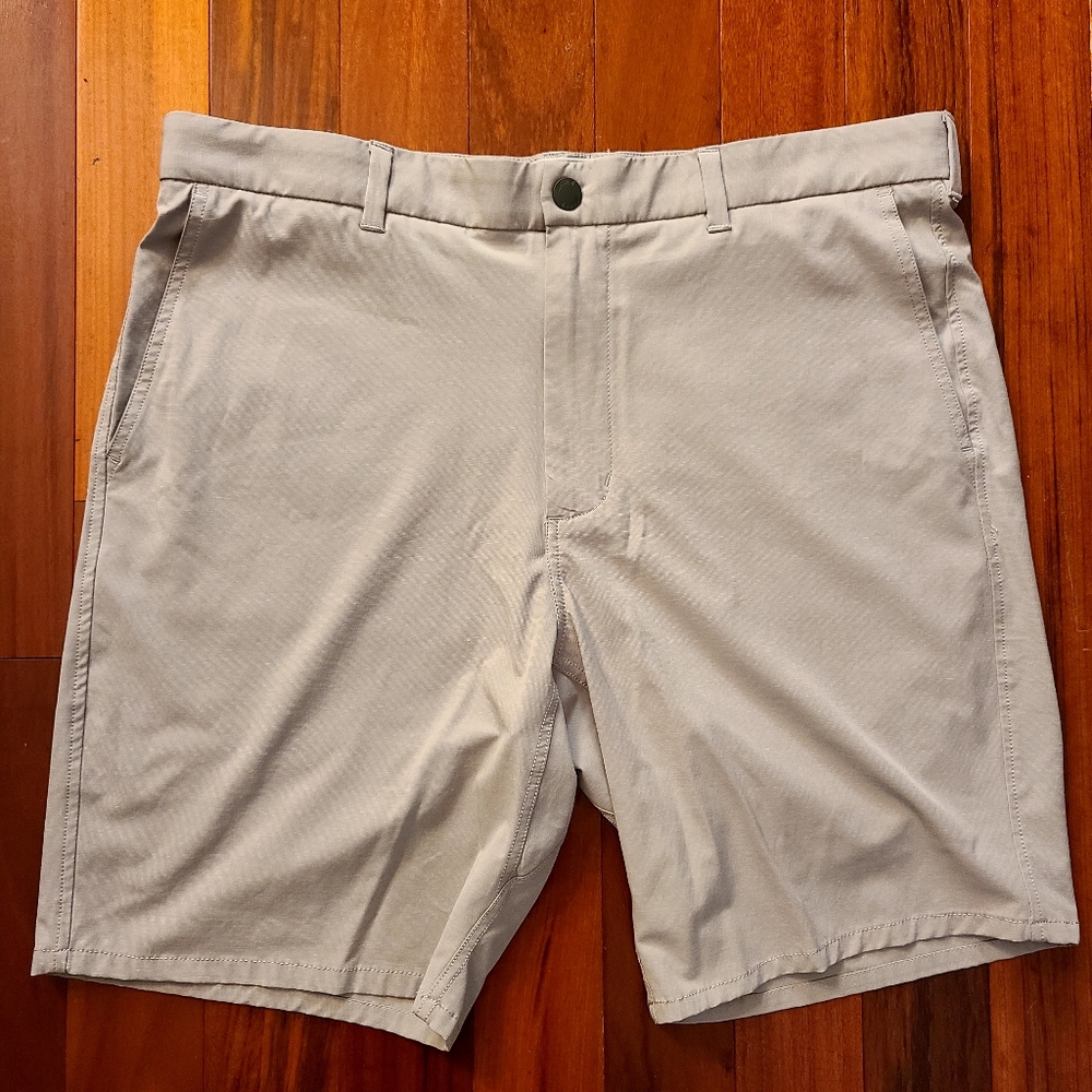 johnnie-O Light Gray Men's Shorts